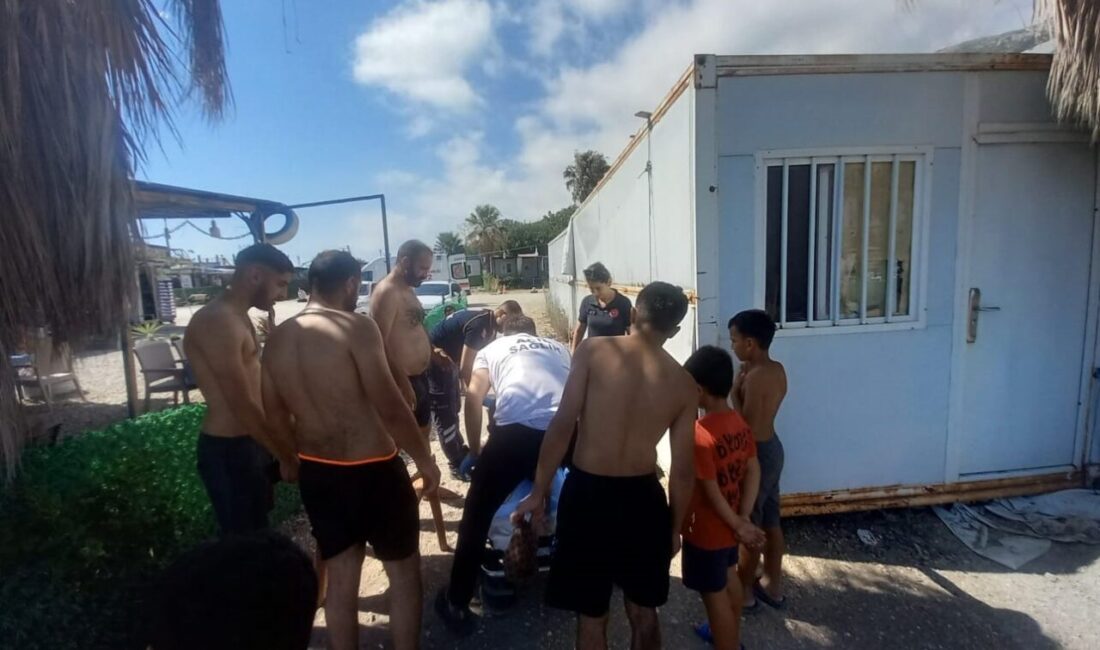 Hatay’da denizde boğulma tehlikesi yaşayan 2 gencin korku dolu anları