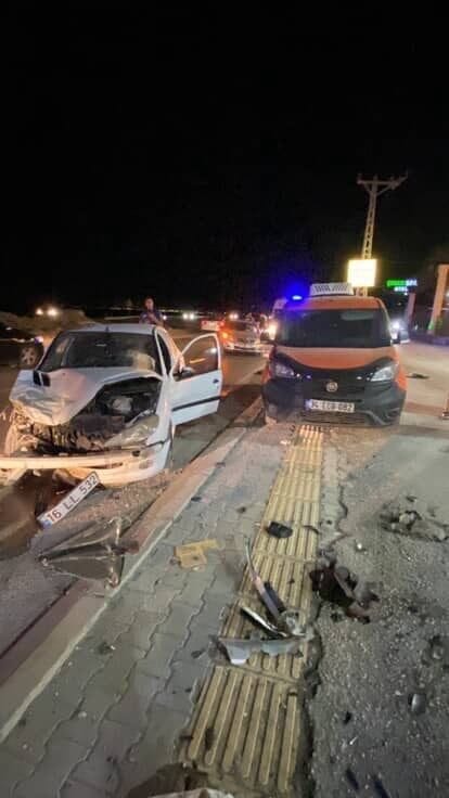 Hatay’ın Arsuz ilçesinde gece saatlerinde meydana gelen trafik kazasında iki