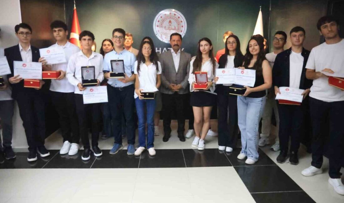 Hatay’da LGS’de birincilik elde eden 5 öğrenci ve YKS’de ilk