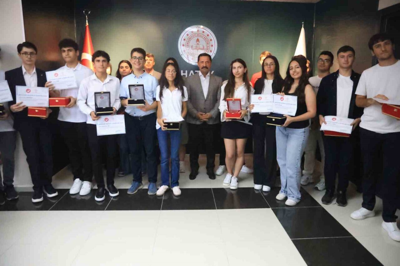 Hatay’da LGS’de birincilik elde eden 5 öğrenci ve YKS’de ilk