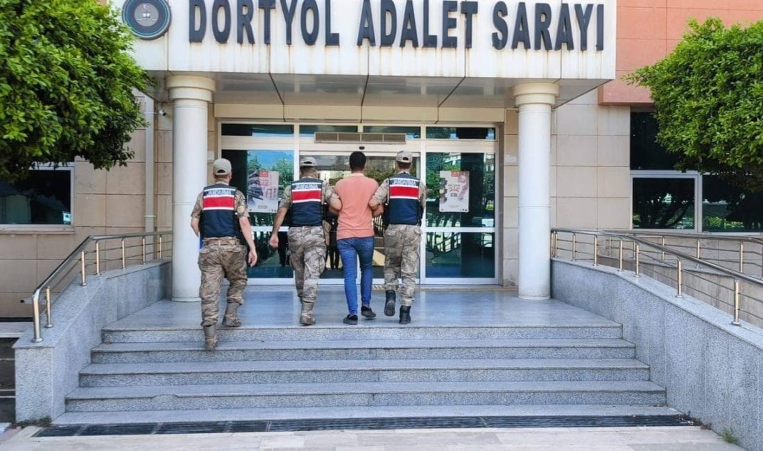 Hatay’ın Dörtyol ilçesinde 26 saatlik çalışmayla kontrol altına alınan orman