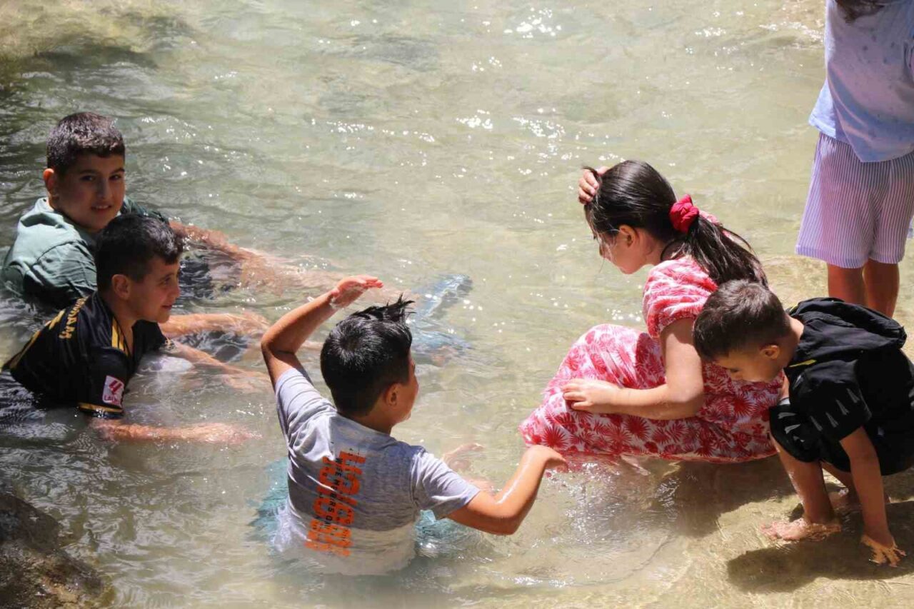 Sık sık değişen hava sıcaklığı en fazla çocukları tehdit ediyor.