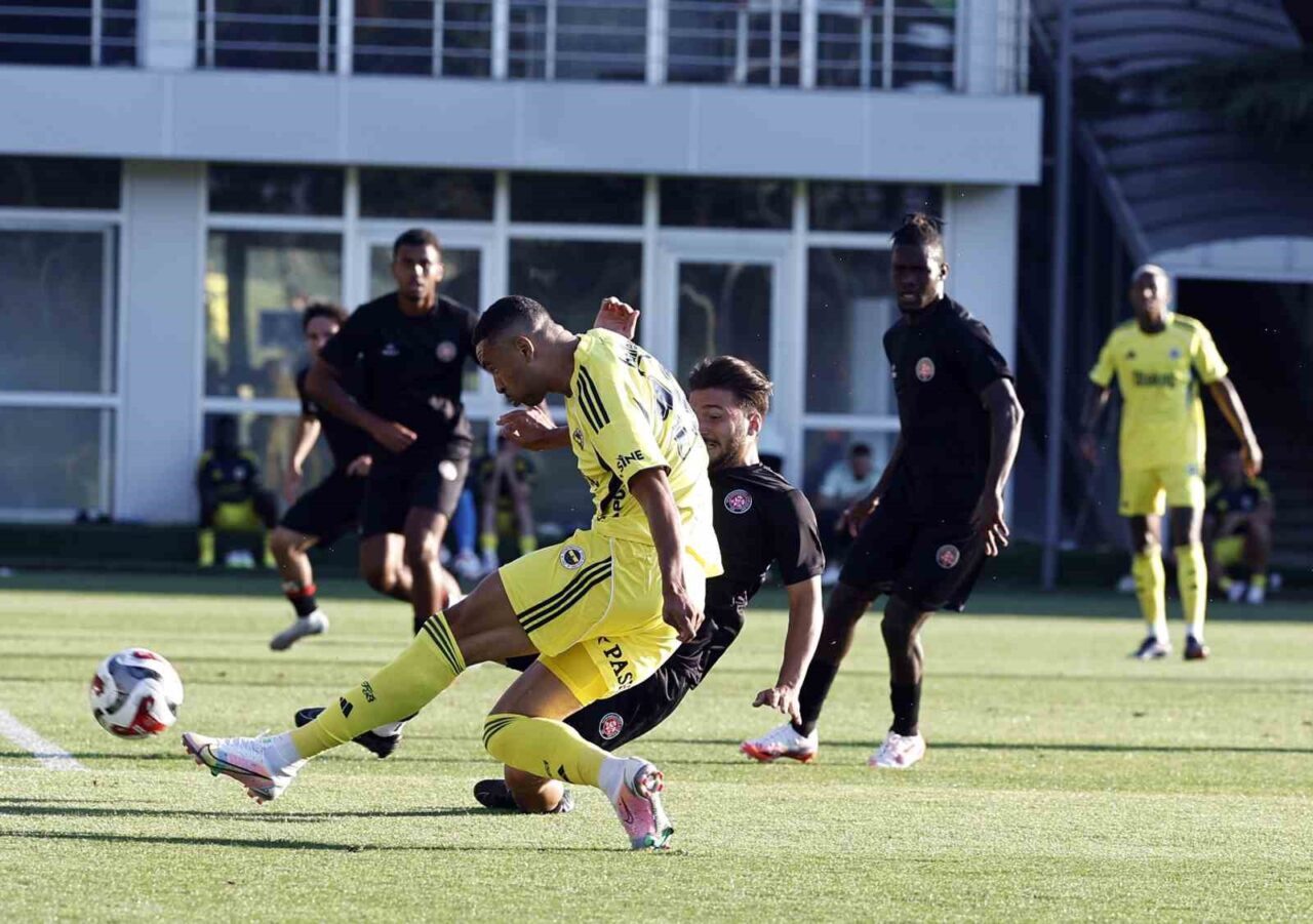 Fenerbahçe, yeni sezon hazırlıkları kapsamında karşılaştığı Fatih Karagümrük’le 2-2 berabere