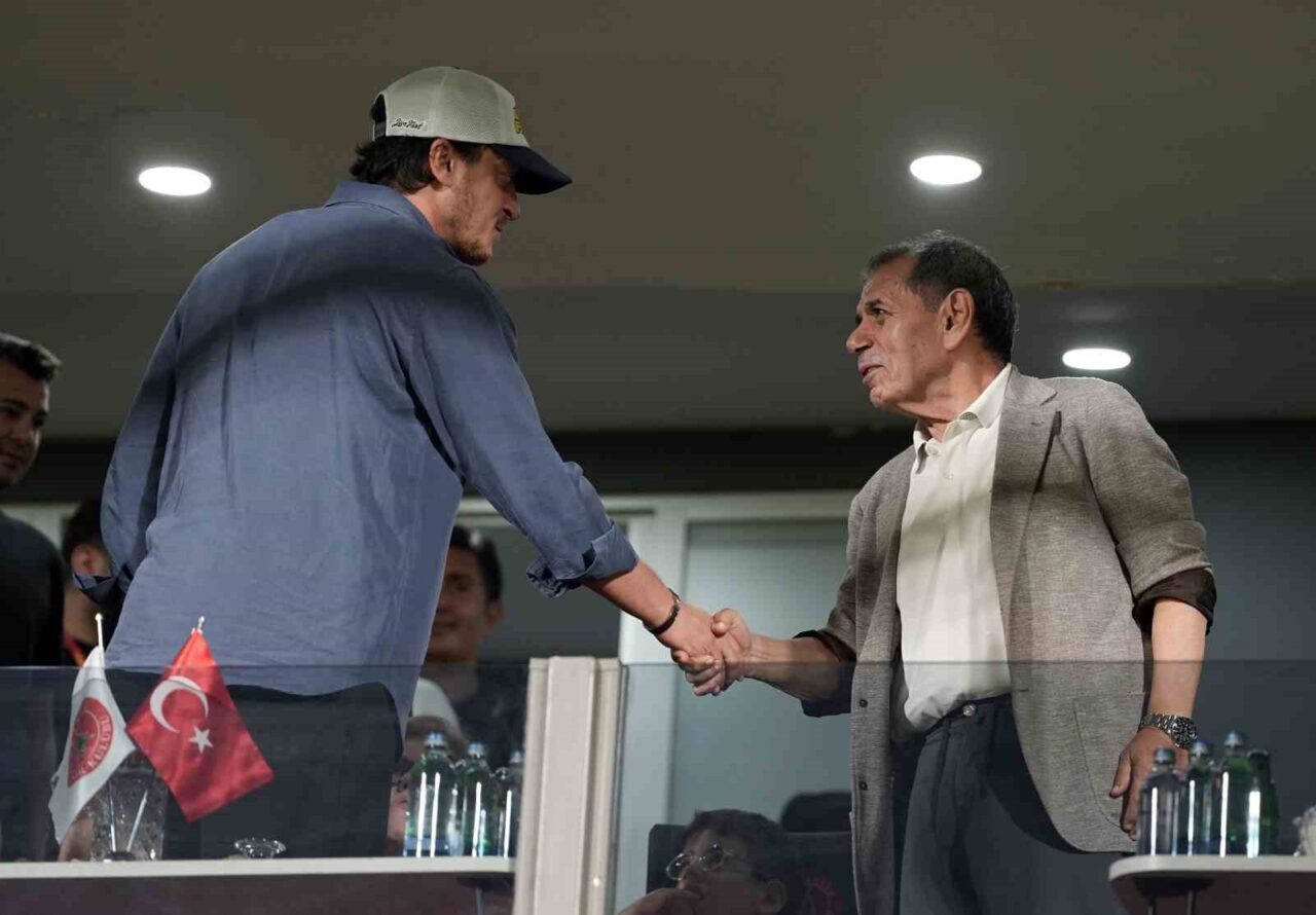 Ümraniyespor ile Galatasaray arasında oynanan hazırlık maçının ilk yarısı sarı-kırmızılıların