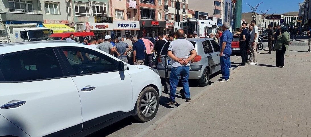 Yozgat’ın Sarıkaya ilçesinde motosikletin çarptığı yaya yaralandı. Kazanın ardından sürücünün