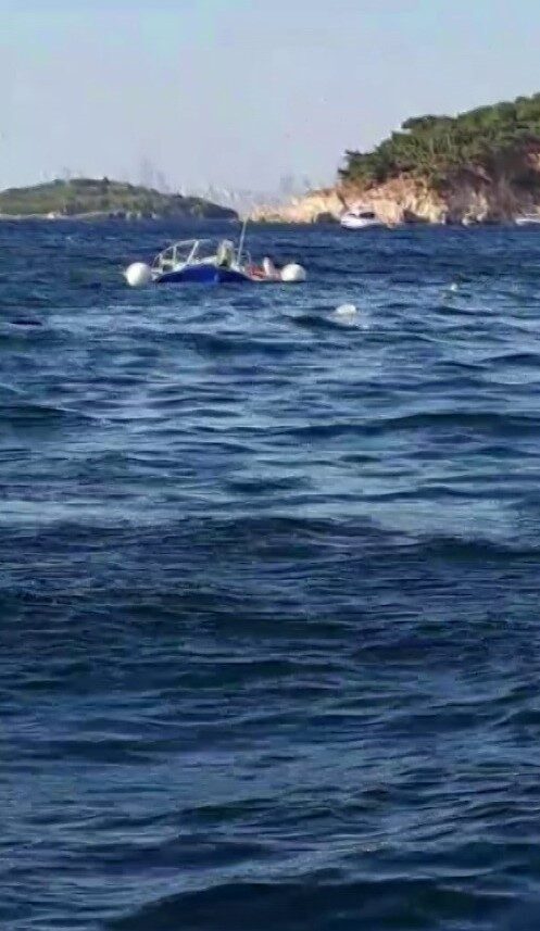 Heybeliada açıklarında bir tekneye motoryat çarptı. Çarpmanın etkisiyle tekne su