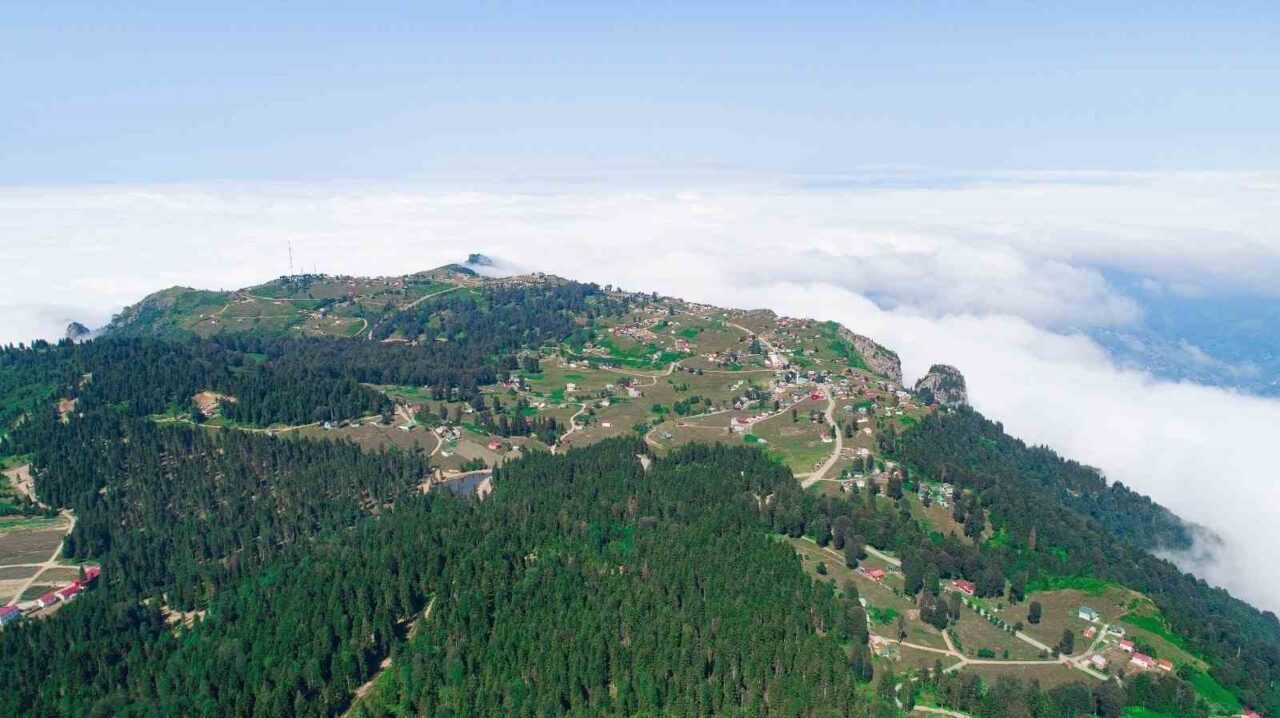 Trabzon’un önemli turizm merkezlerinden biri olan Akçaabat ilçesi Hıdırnebi Yaylası’na