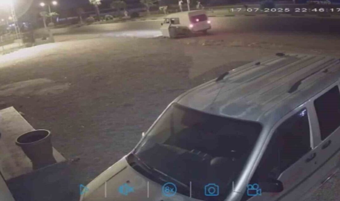 Hatay’ın Kırıkhan ilçesine araçla gelen 2 şahsın, yol kenarındaki çöp