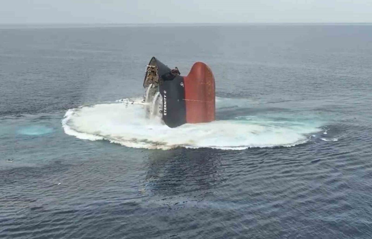 Yemen’deki İran destekli Husilerin düzenlediği saldırı sonucu batan Yunanistan tarafından