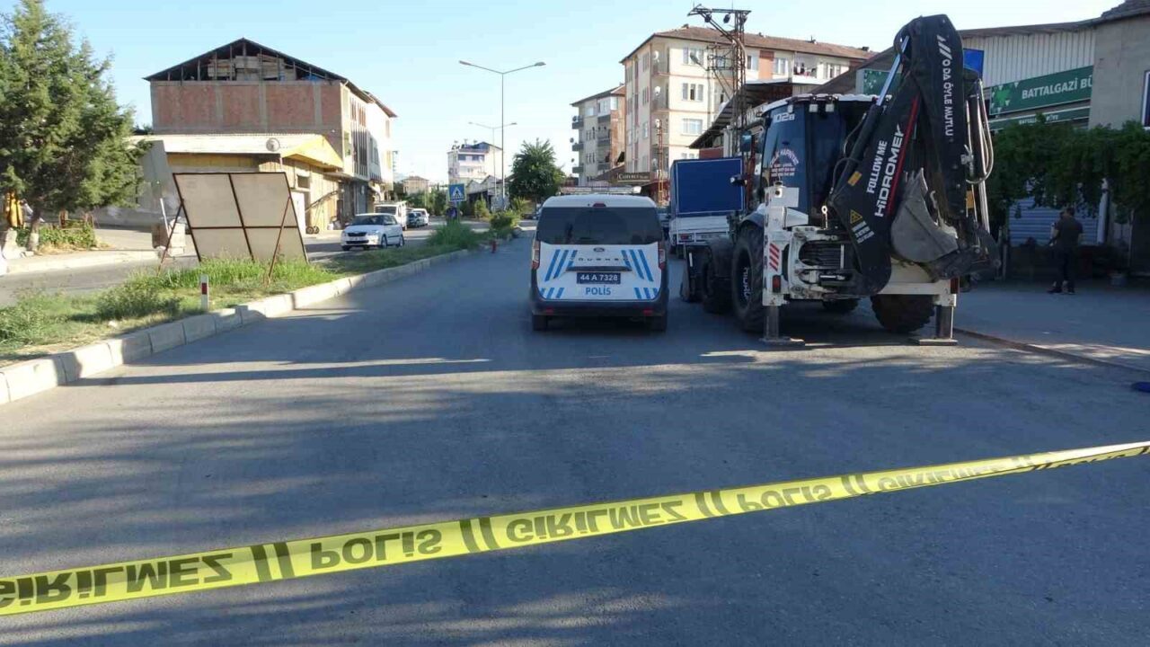 Malatya’nın Battalgazi ilçesinde husumetliler arasında çıkan silahlı kavgada 2 kişi