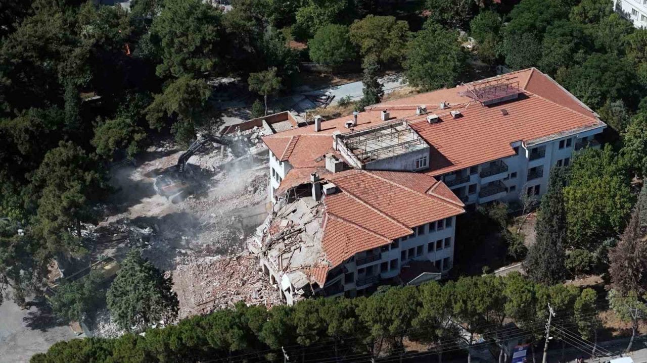 Muğla Büyükşehir Belediyesi mülkiyetinde bulunan Abide H. Nuri Öncüer Huzurevi,