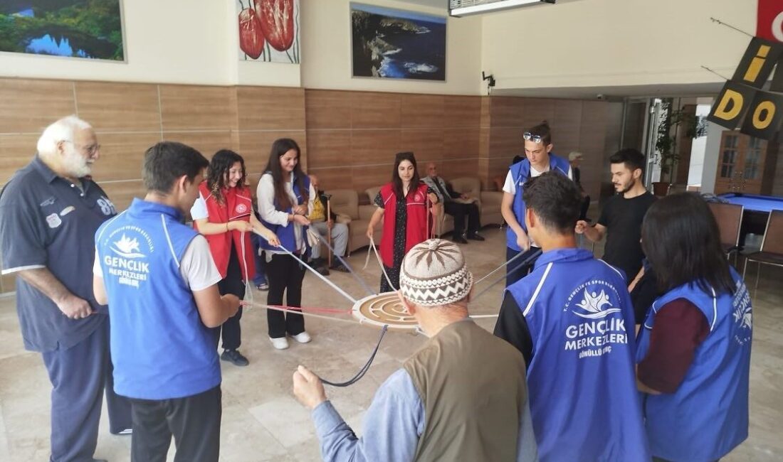 Afyonkarahisar Sandıklı Gençlik Merkezi iş birliğiyle Hüseyin Develi Huzurevi’nde anlamlı