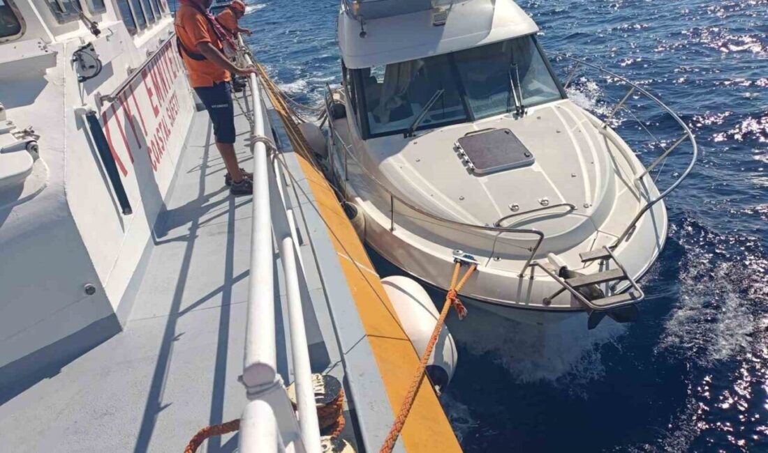 Muğla’nın Bodrum ilçesi açıklarında içerisinde 9 kişi bulunan teknenin su