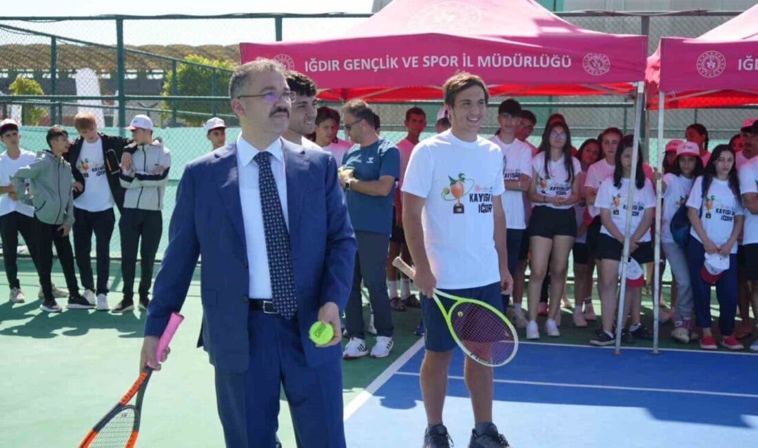 Iğdır’da bu yıl beşincisi düzenlenen Alagöz Holding Kayısı Cup Tenis