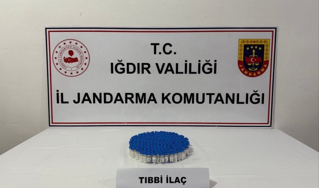 Iğdır’da jandama ekiplerinin düzenlediği operasyonda 692 paket kaçak sigara ve