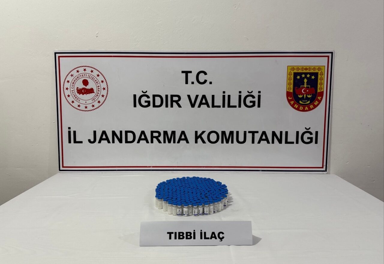 Iğdır’da jandama ekiplerinin düzenlediği operasyonda 692 paket kaçak sigara ve