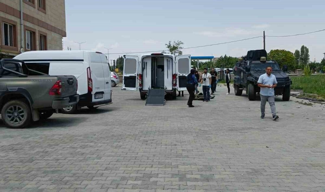 Iğdır’da Çevre, Şehircilik ve İklim Değişikliği İl Müdürlüğü bahçesinde unutulan