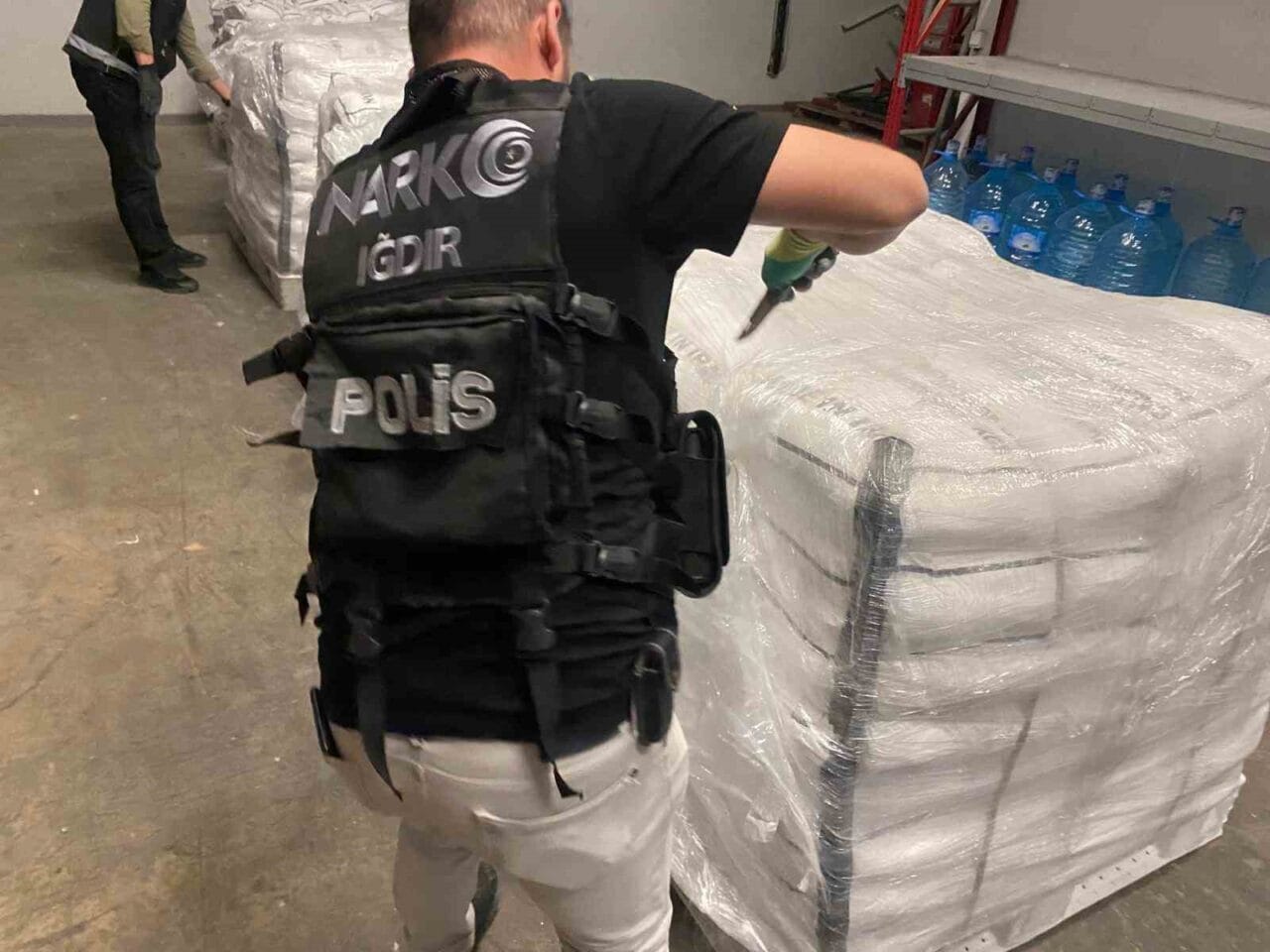 Iğdır İl Emniyet Müdürlüğü Narkotik Suçlarla Mücadele Şube Müdürlüğü ekipleri,