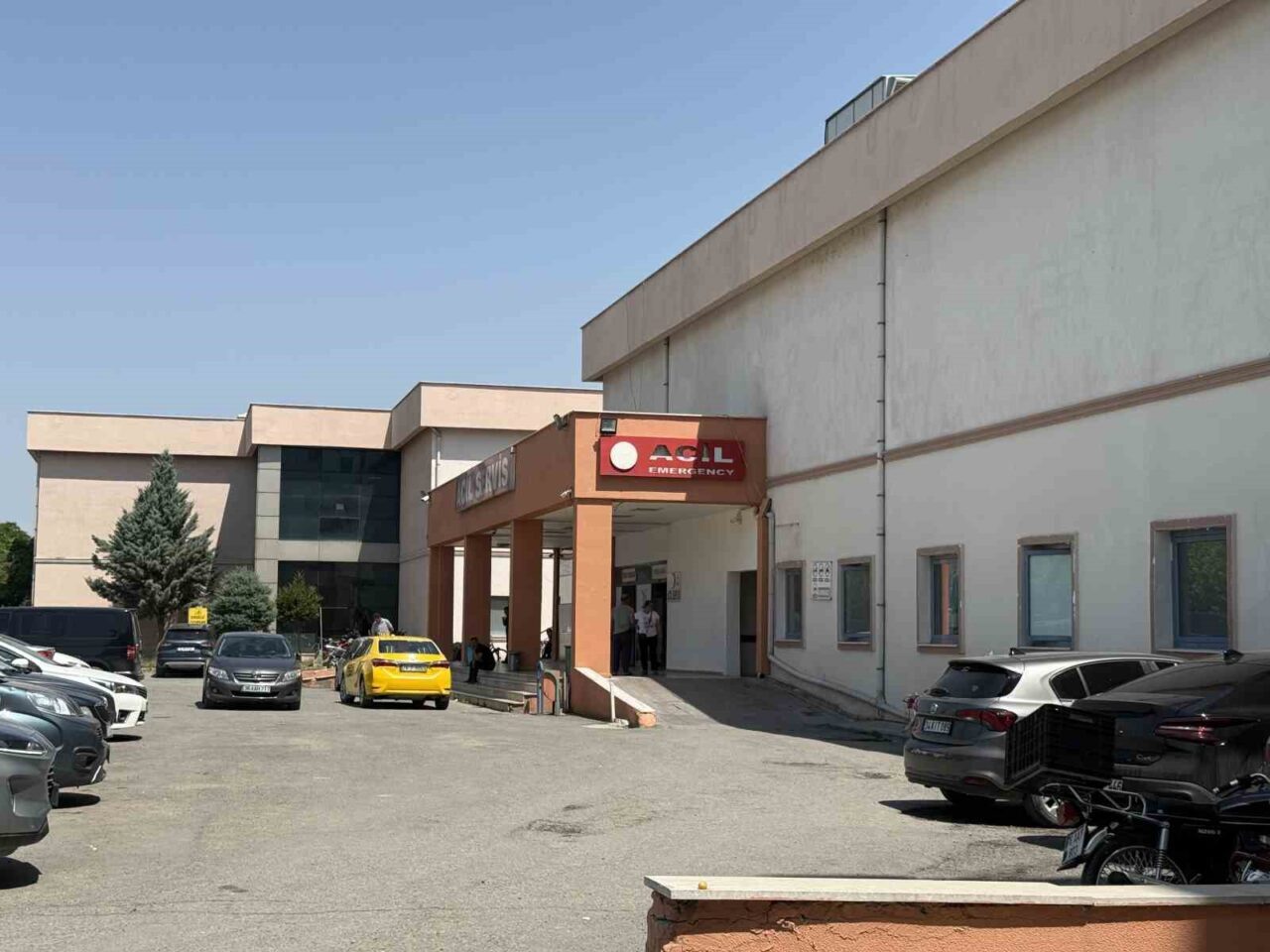 Iğdır’da bir pastaneden alınan yaş pastaları tüketen 79 kişi gıda