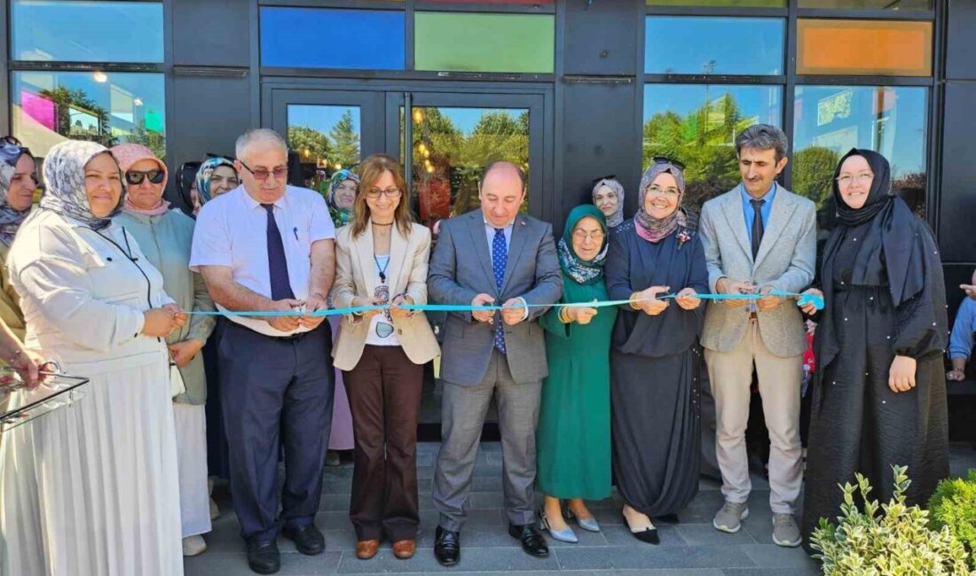 DÜZCE (İHA) – Düzce El sanatları eğitim merkezinde iğne oyası