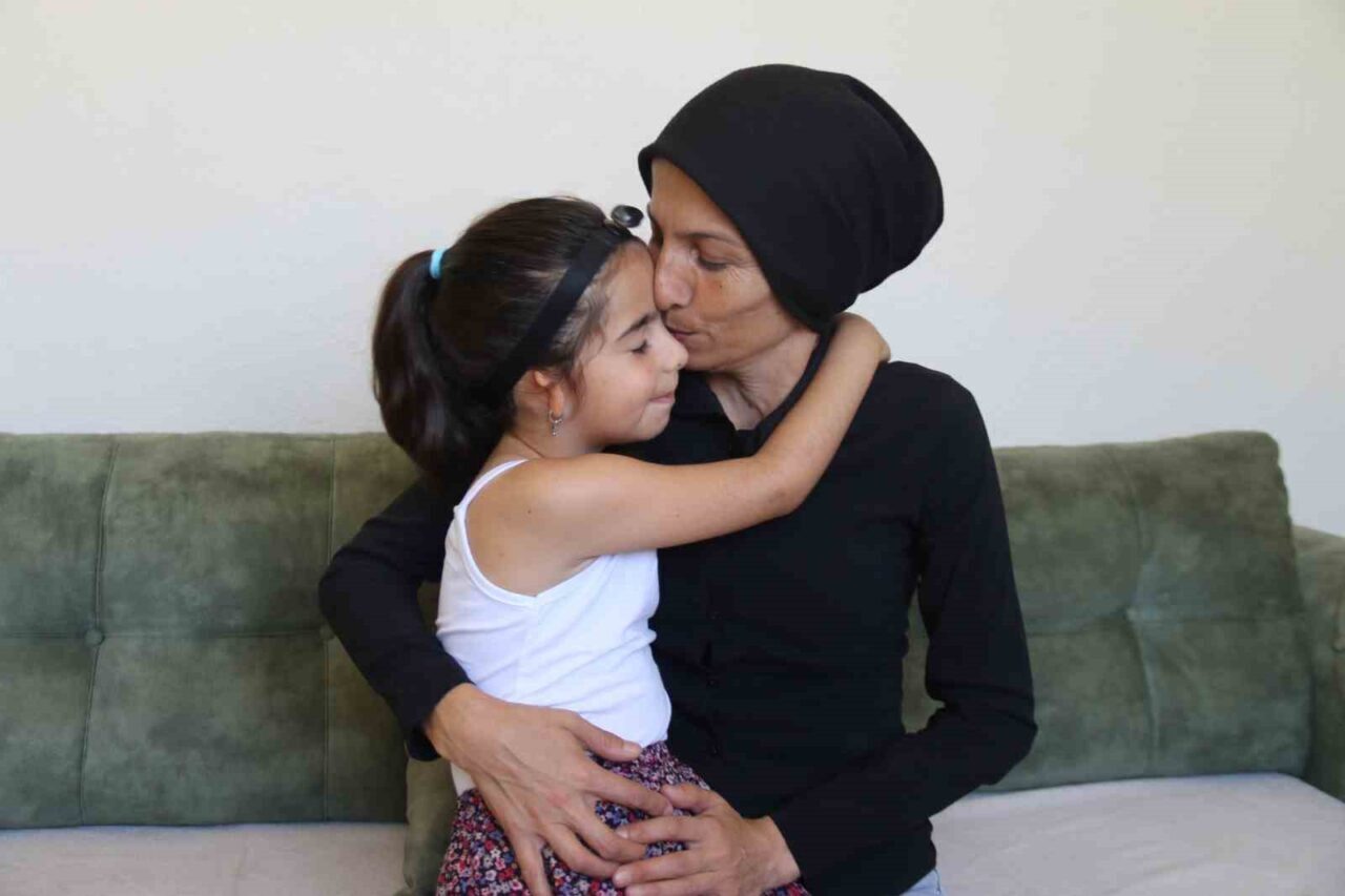 Eskişehir’de doğuştan iki kulağının kepçesi olmayan, ancak takılan cihazla çok