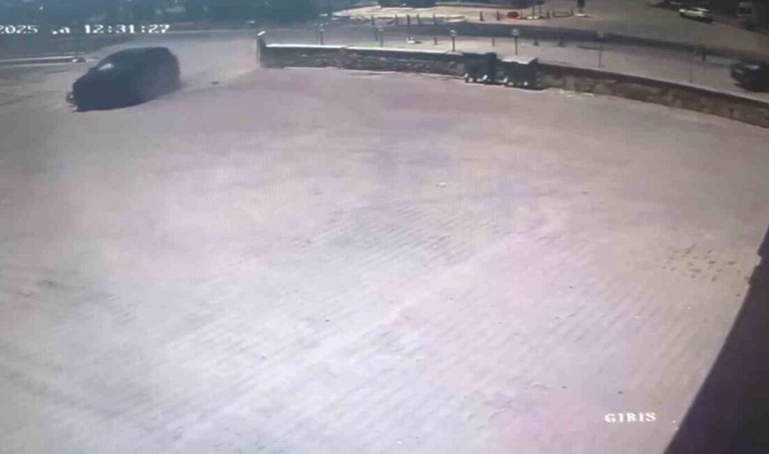 Karabük’ün Eskipazar ilçesinde iki otomobilin çarpıştığı maddi hasarlıı trafik kazası