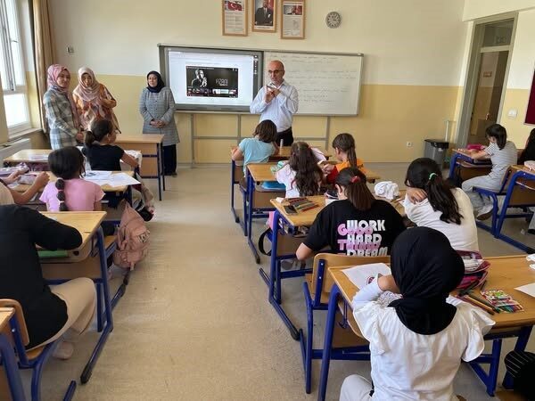 Afyonkarahisar’da tam gün eğitim veren Yaz Kur’an Kursları yoğun katılımla