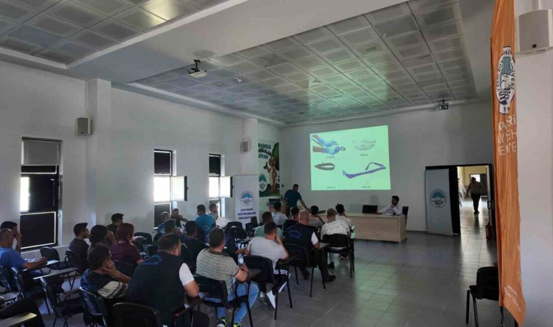 Kayseri Büyükşehir Belediyesi tarafından ilçe belediye personeline yönelik sokak hayvanlarını