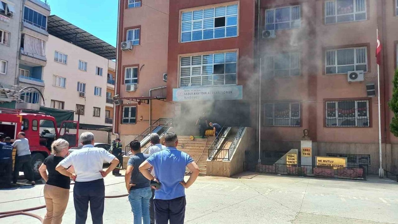 Aydın’ın İncirliova ilçesinde bulunan İzzet Ayaydın İlkokulunun zemin katında henüz