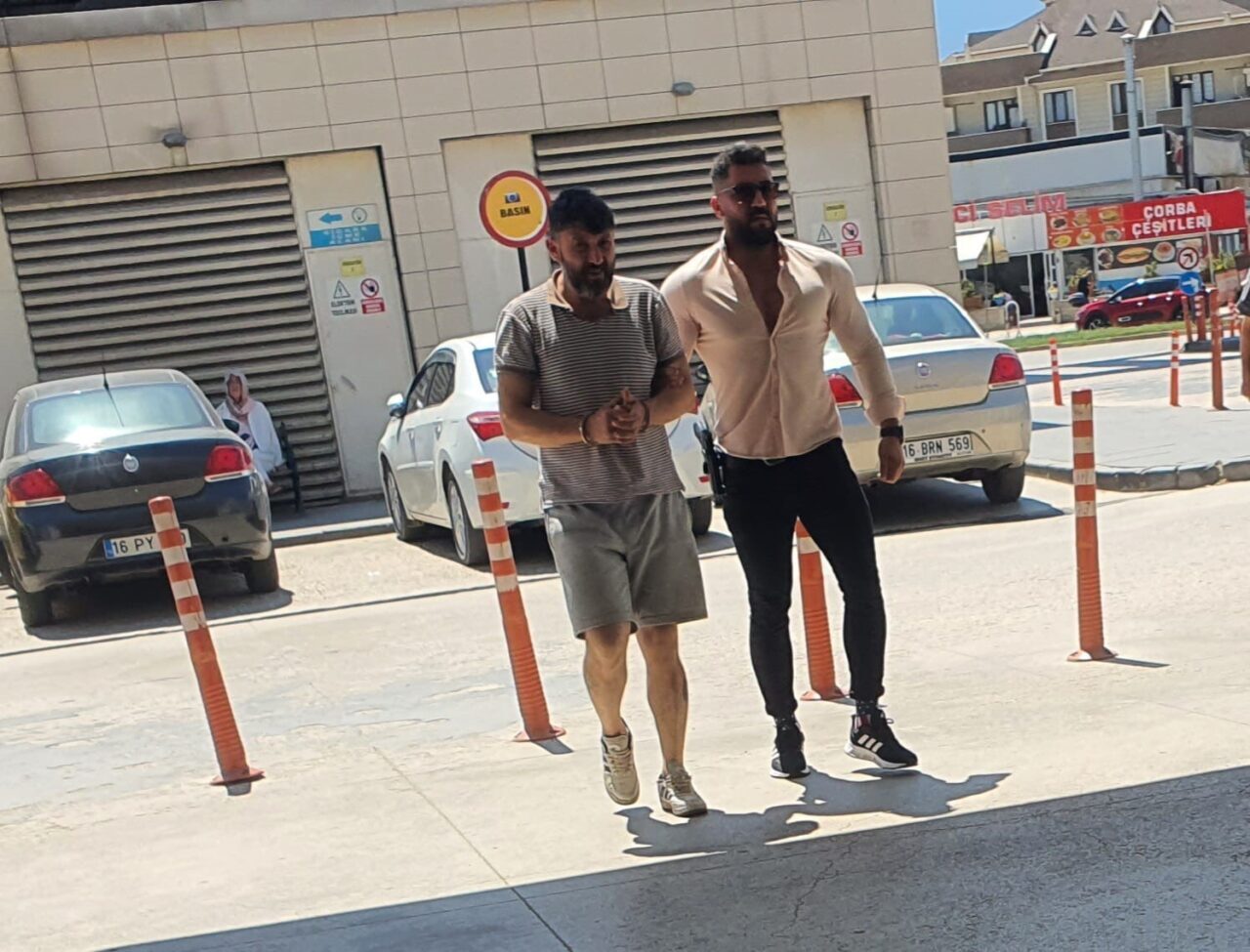 Bursa’nın İnegöl ilçesinde Narkotik Büro Amirliği ekiplerinin depo olarak kullanılan