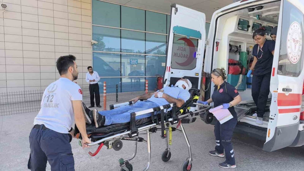 Bursa’nın İnegöl ilçesinde meydana gelen kazada kontrolden çıkan minibüs bariyerlere