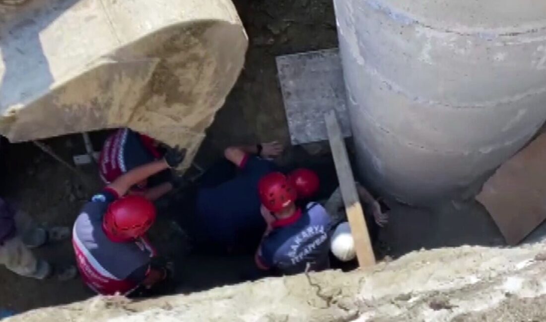 Sakarya’nın Arifiye ilçesinde inşaatı süren TOKİ konutlarında kanalizasyon çalışması sırasında
