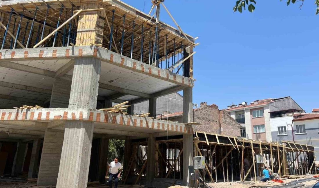 Eskişehir’de inşaatta elektrik çarpması sonucu yaralanan işçi hastaneye kaldırıldı. Olay,