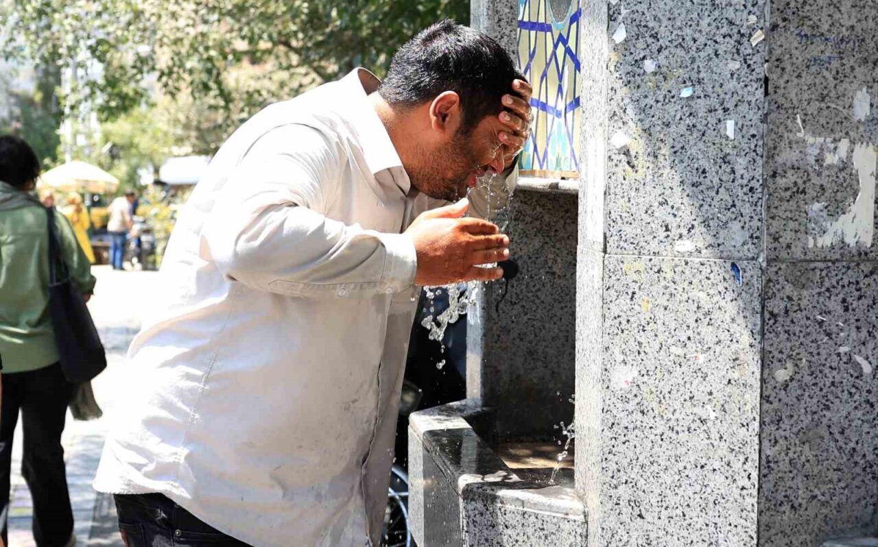 İran’da etkisini artıran aşırı sıcaklar, su ve elektrik kesintilerine yol