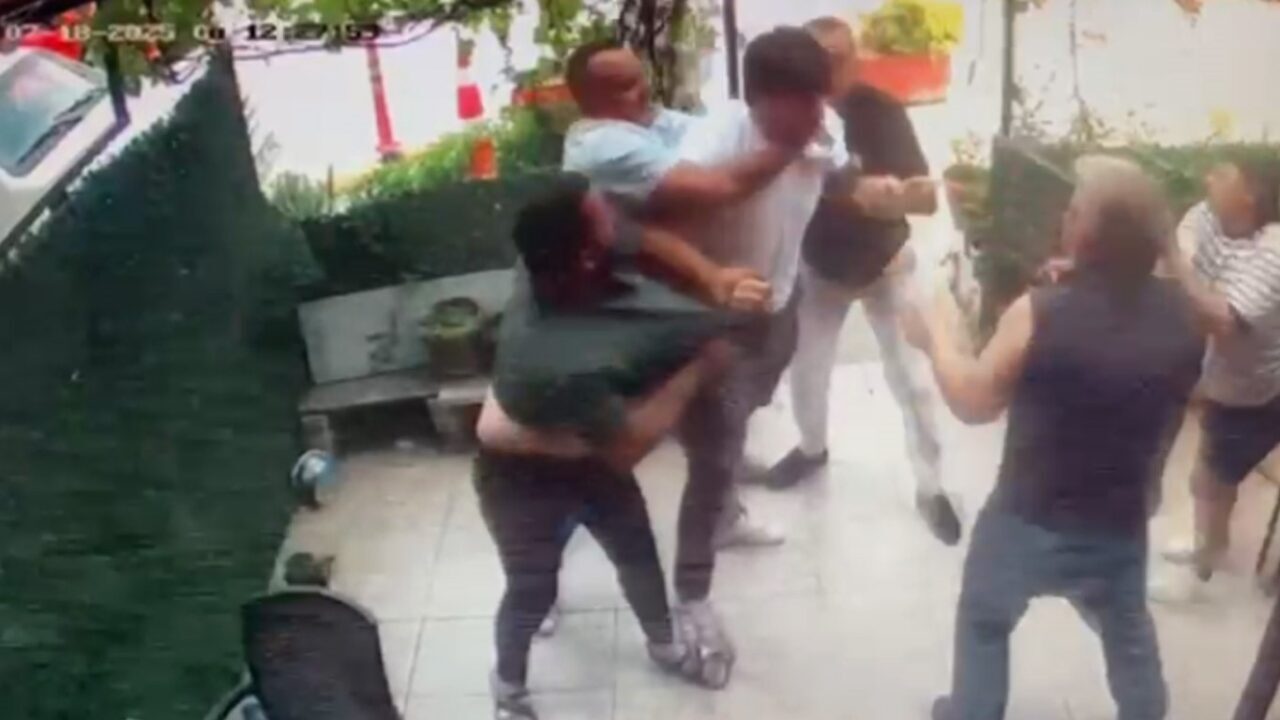 Tekirdağ’ın Çerkezköy ilçesinde boksör olduğu öğrenilen bir kişi, kız arkadaşıyla