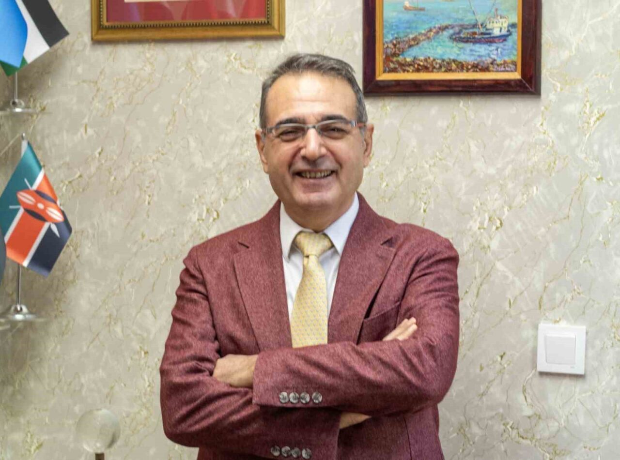 İşitme kaybının beynin yapı ve işlevselliği etkileyerek nörolojik sonuçlar doğurabileceğini