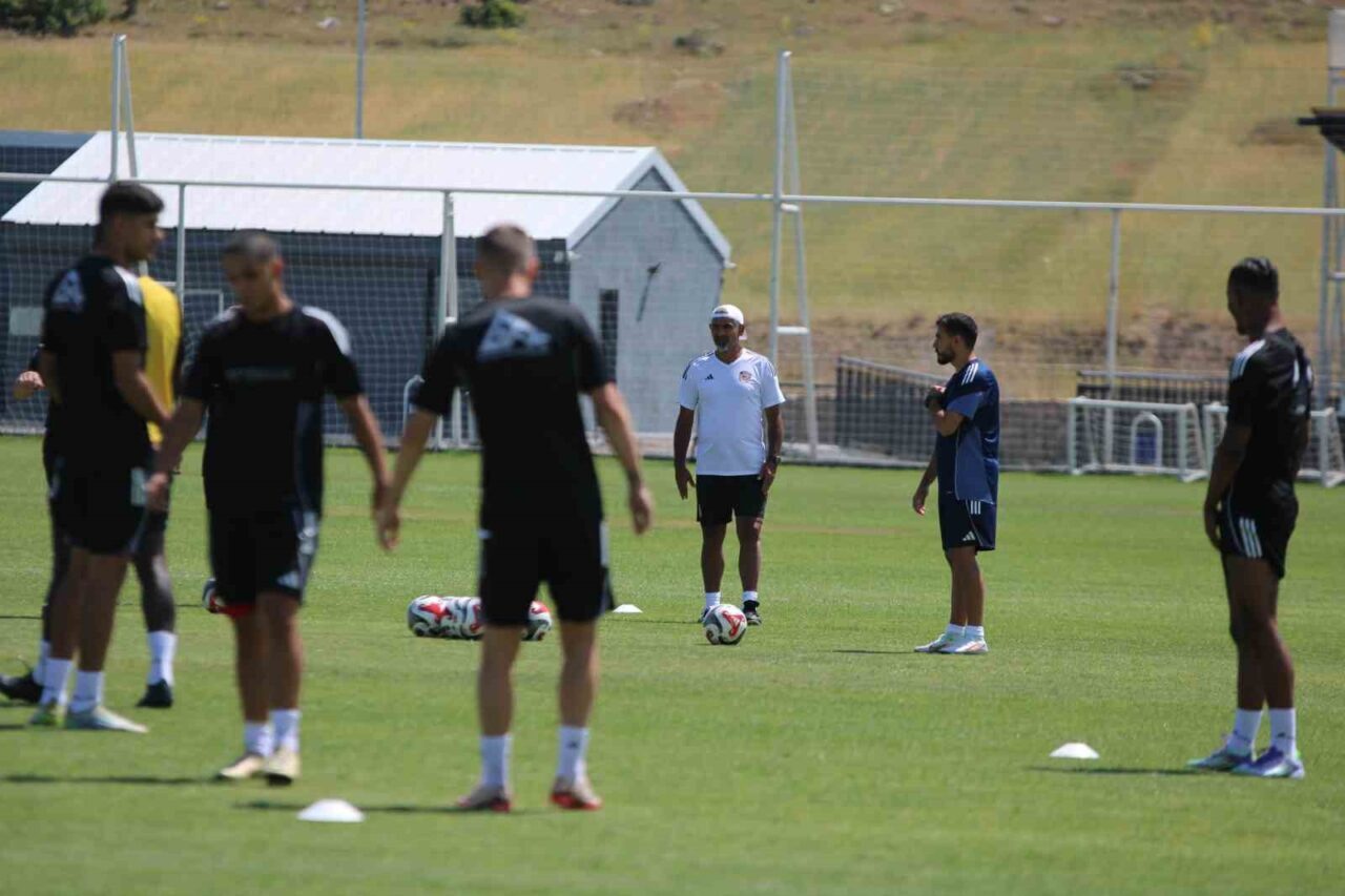 Gaziantep FK Teknik Direktörü İsmet Taşdemir, 3 transfer yaptıklarını, 3