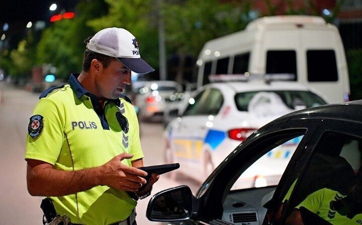 Isparta İl merkezinde akşam saatlerinde gerçekleştirilen asayiş uygulamasında 177 şahıs