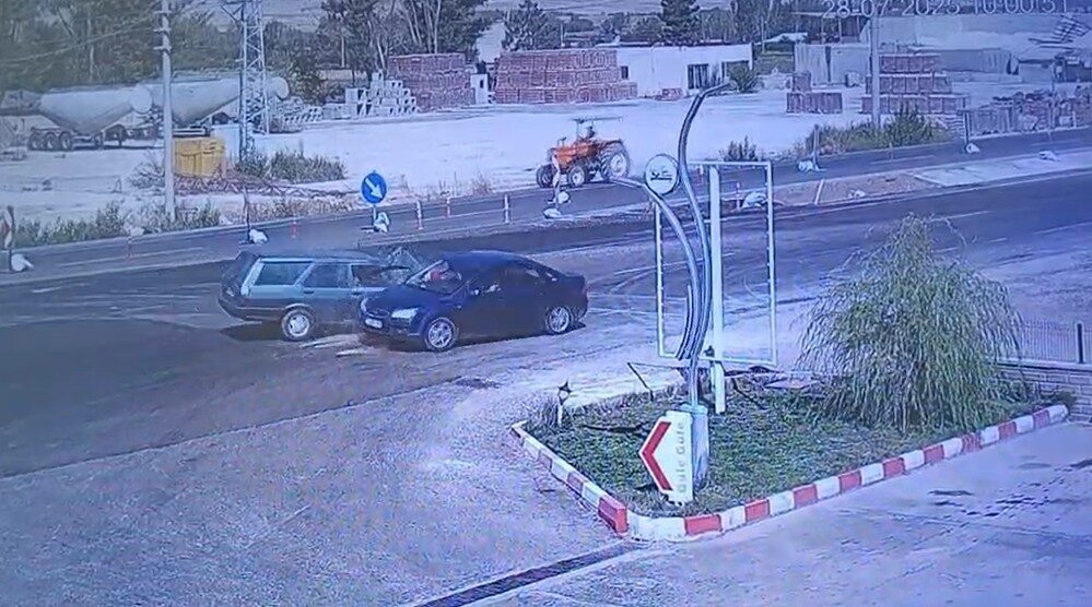 Isparta’nın Şarkikaraağaç ilçesinde otomobillerin çarpıştığı kazada 1’i ağır 8 kişi