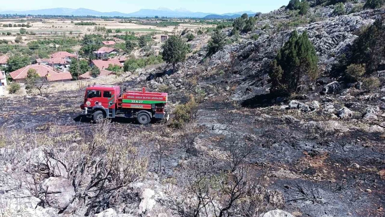 Isparta’nın Yenişarbademli ilçesinde kırsal alanda başlayan ve ormanlık alana sıçrayan