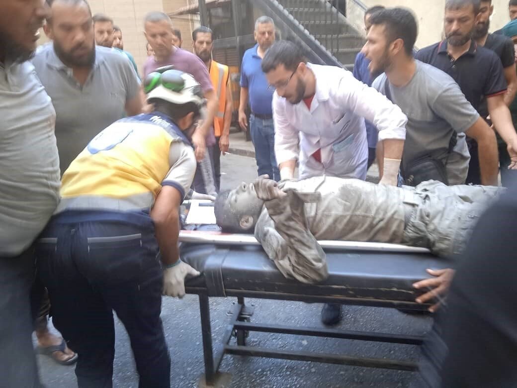 İsrail’in Suriye’nin başkenti Şam’a düzenlediği saldırılarda, yaralananlara müdahale anları ortaya