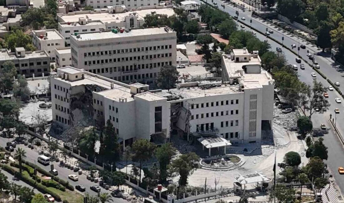 Suriye’nin başkenti Şam’daki Genelkurmay Başkanlığı binasında İsrail saldırılarının yol açtığı