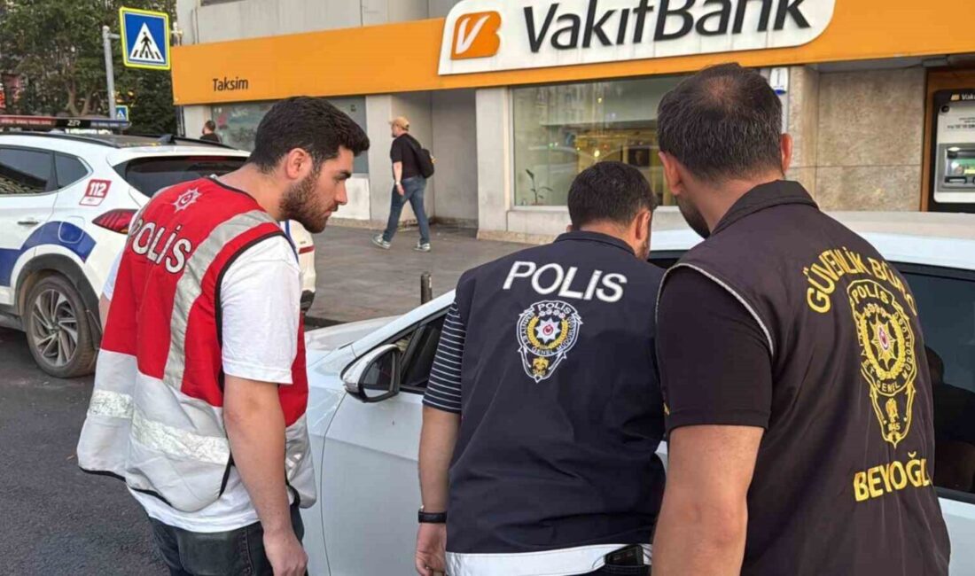 İstanbul’da, farklı noktalarda helikopter destekli asayiş ve huzur uygulaması gerçekleştirildi.