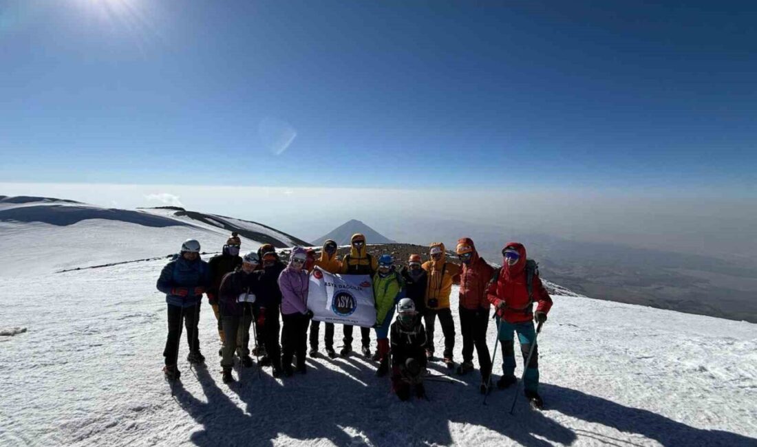 İstanbul merkezli Asya Dağcılık Spor Kulübü, Türkiye’nin en yüksek noktası