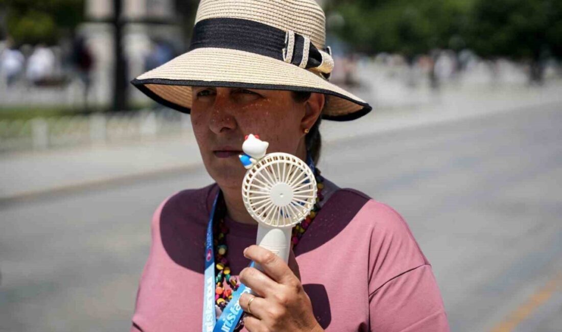 İstanbul’da termometreler 42 dereceyi gördü. Kavurucu sıcaklarda turistler çareyi ‘el