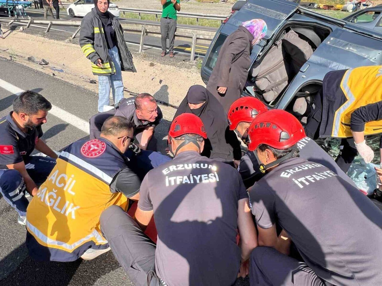 Erzurum-Pasinler yolu üzerinde meydana gelen trafik kazasında 5 kişi yaralandı.