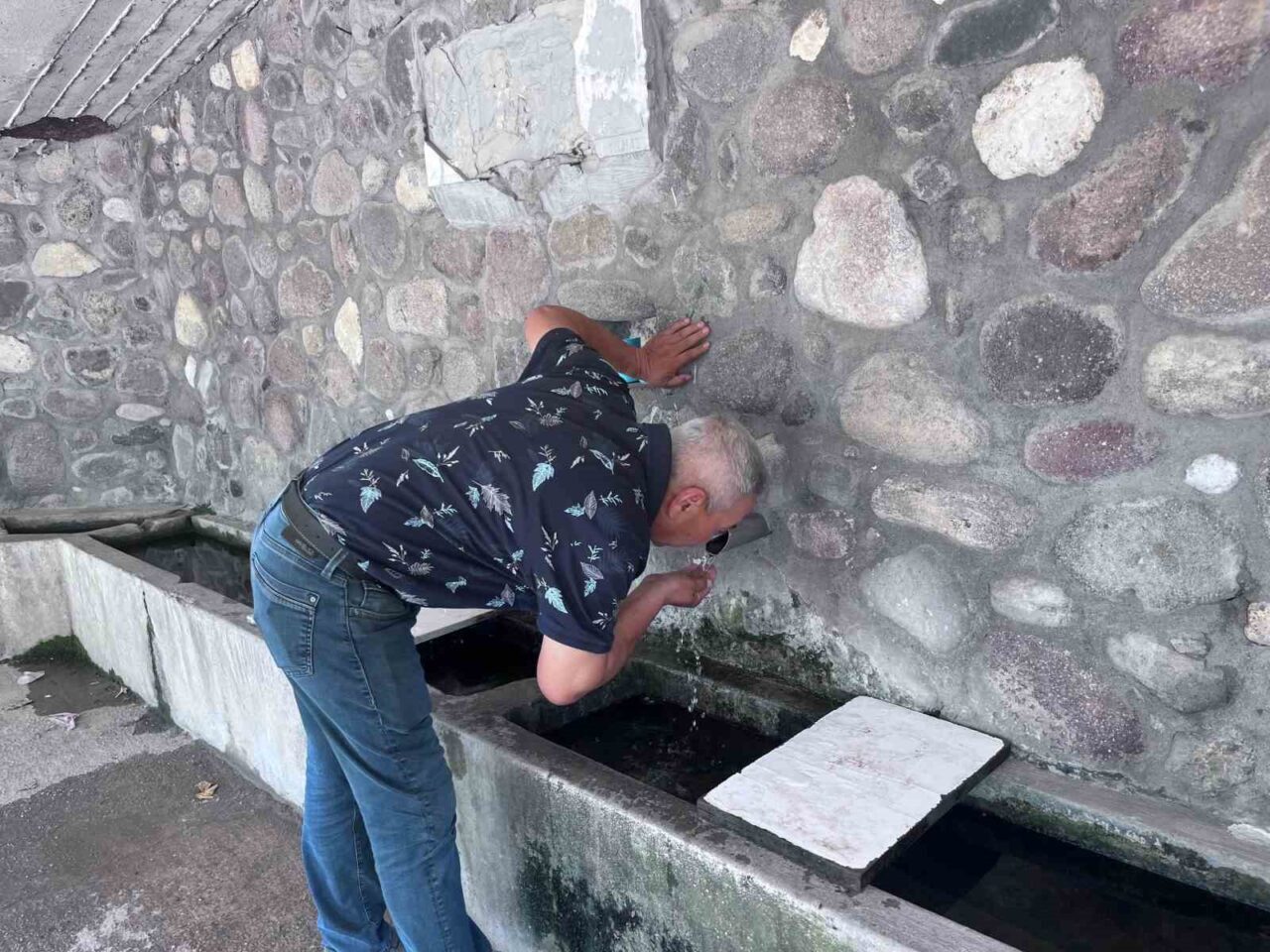İzmir’in Bornova ilçesine bağlı Yakaköy Mahallesi’nde vatandaşlar aylardır içme suyu