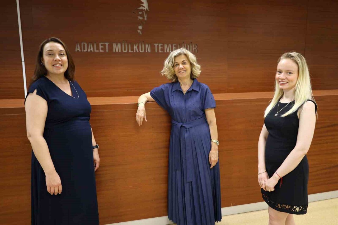 Bir kişinin yüzünü, sesini ya da hareketlerini taklit ederek sahte