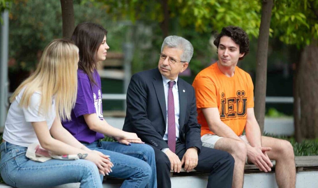 İzmir Ekonomi Üniversitesi (İEÜ), Yükseköğretim Kalite Kurulu (YÖKAK) tarafından eğitim-öğretim,