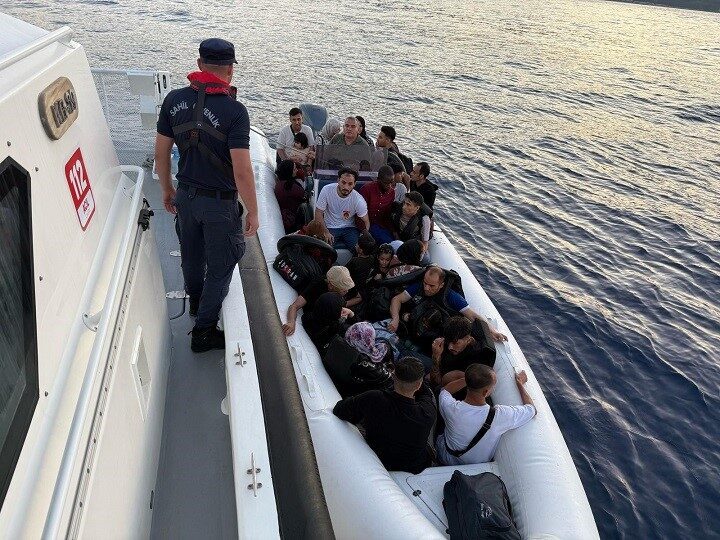 İzmir’in Menderes ilçesi açıklarında yasa dışı yollarla yurt dışına çıkmaya
